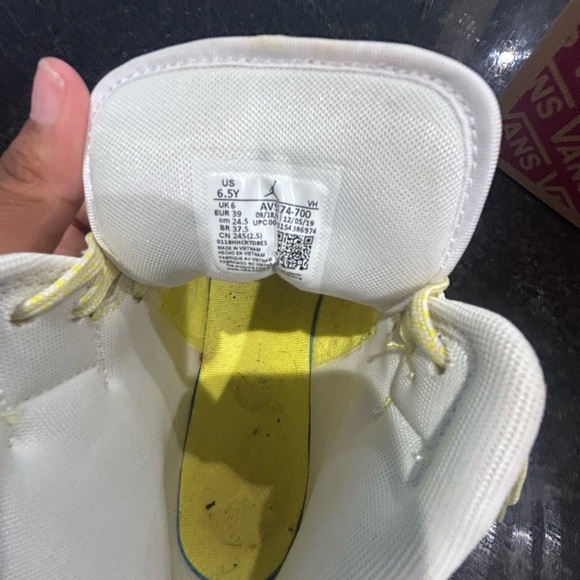 JYellow and White Sneakers Bold Design - Picture 2 of 4